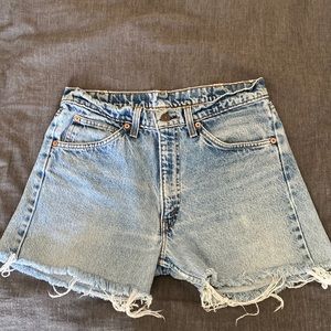 Urban outfitters and Levi’s shorts size small